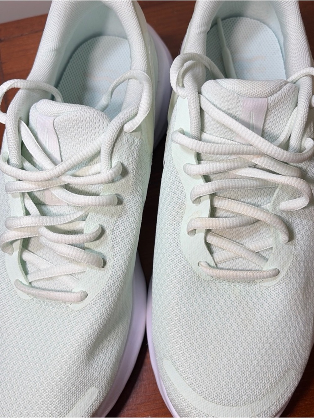 Nike Women’s Revolution 7 Shoe Sneakers Barely Green Wom 9.5 New - Picture 2 of 9